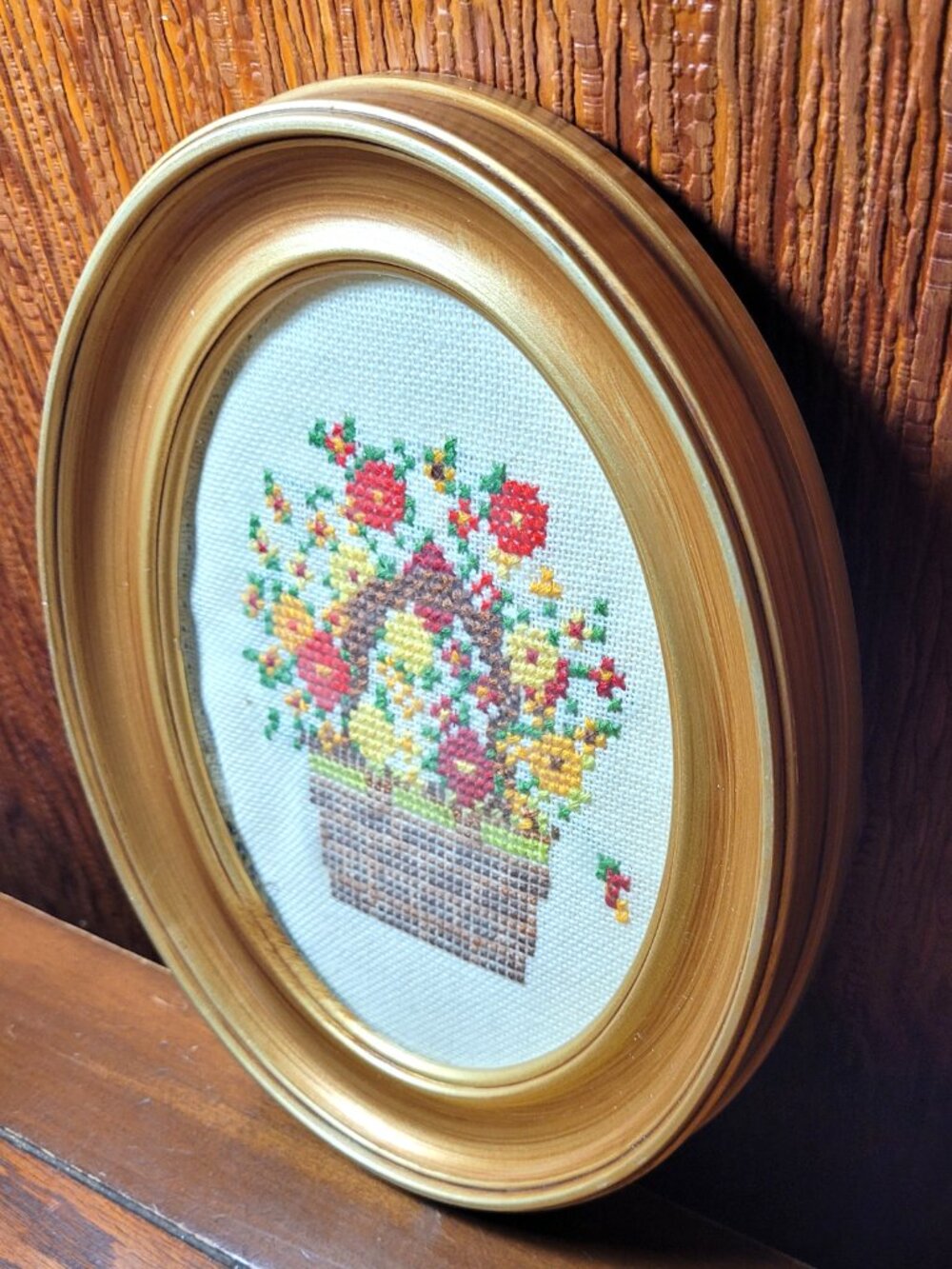 1978 Casita Cathy Needlecraft Framed Floral Needlepoint Oval